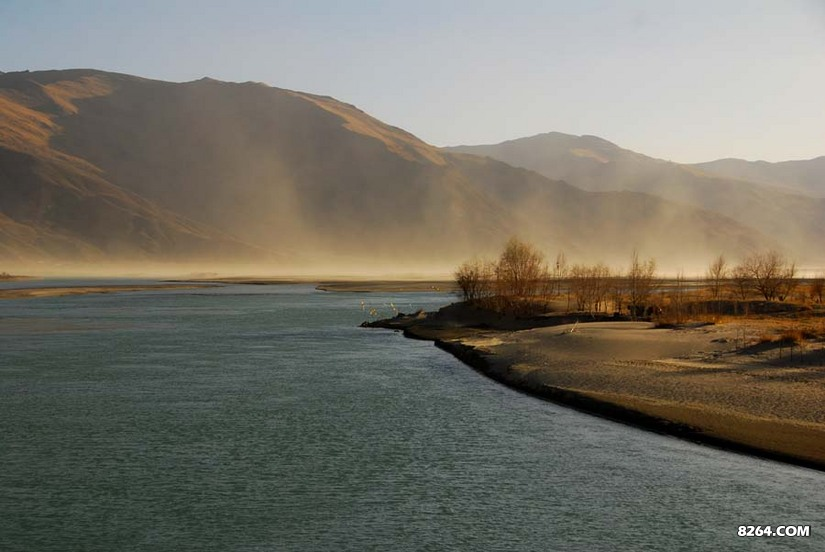 雅江上的漫天黄沙