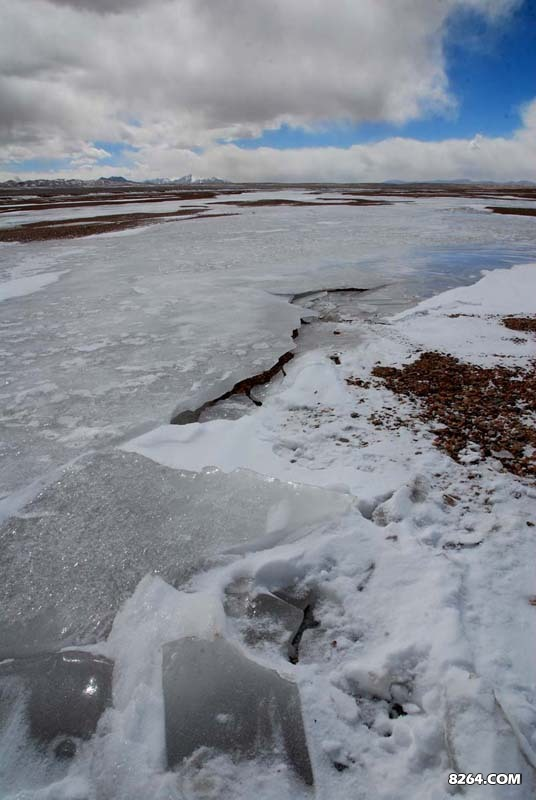 此河汇入马头湖，而湖的北侧有个卫星湖，绝好的溜冰场