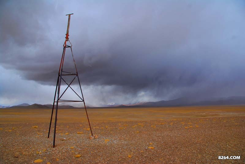71年三大军区联合测绘羌塘时竖立的大地三角点
