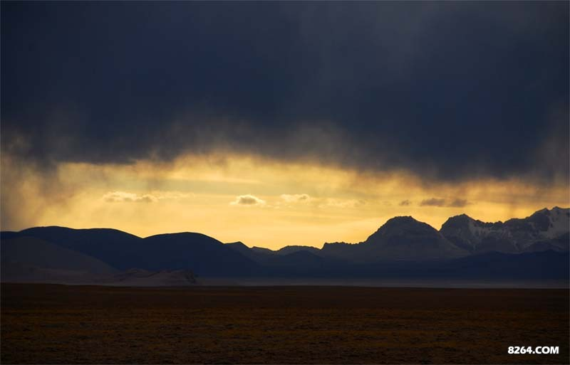 这样的朝阳预示着今天的天气依旧阴霾为主