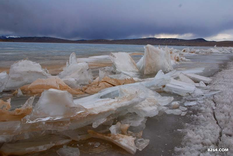 不断挤压的冰面
