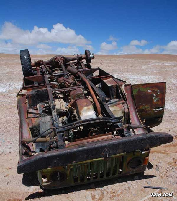 废弃的车子，疑是N年前盗猎者遗下